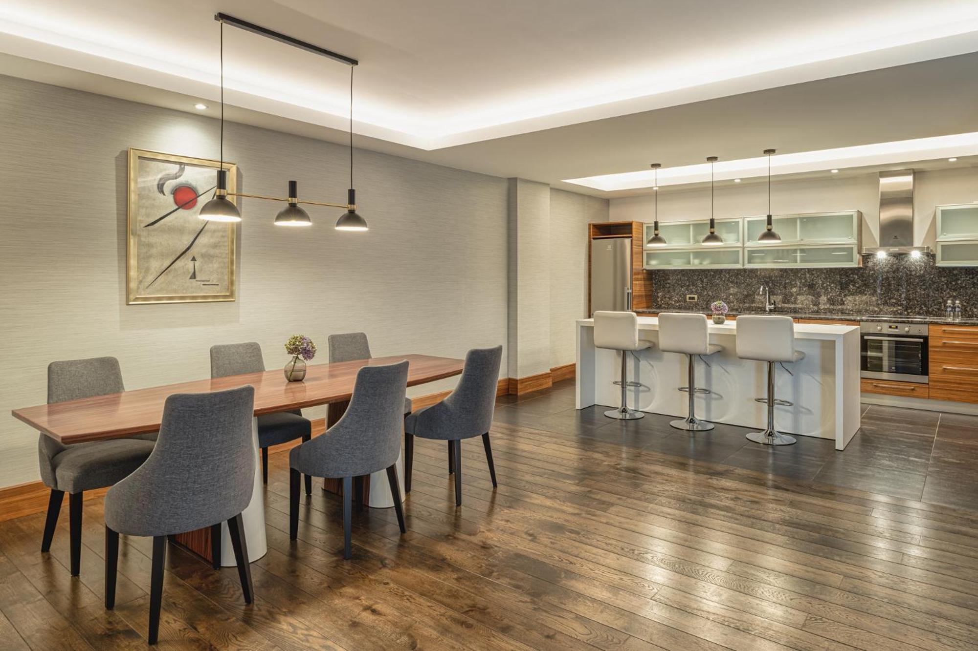 Grand Hotel Kempinski Ρίγα Εξωτερικό φωτογραφία A kitchen and dining room in a private home